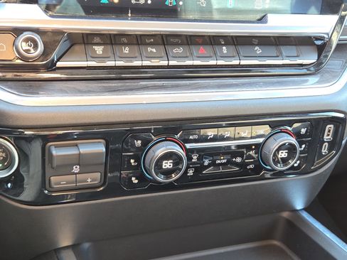 Used 2024 Chevrolet Silverado 2500 LTZ w/ LTZ Premium Package image 27