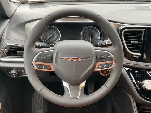 New 2026 Chrysler Pacifica Pinnacle AWD/4WD image 39