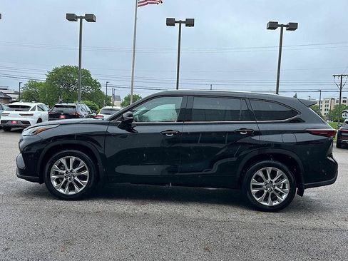 Certified 2024 Toyota Highlander Limited AWD/4WD image 2