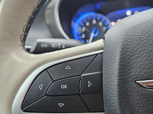 Used 2017 Chrysler Pacifica Limited image 32