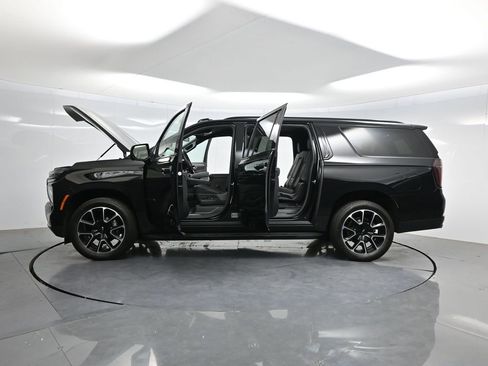 Used 2025 Chevrolet Suburban RST AWD/4WD image 46