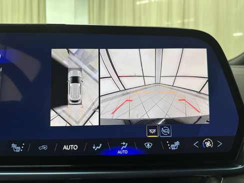 Certified 2024 Chevrolet Equinox EV LT FWD image 29