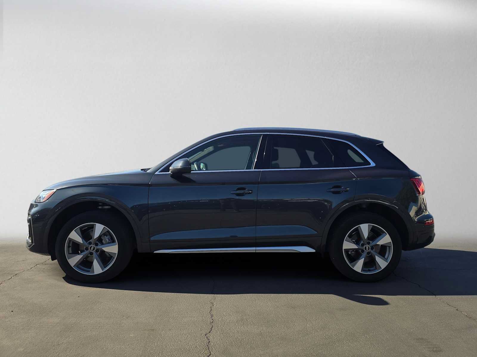 Used 2023 Audi Q5 2.0T Premium Plus w/ Premium Plus Package AWD/4WD image 6