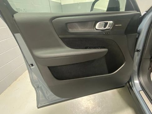 Used 2023 Volvo XC40 Recharge Ultimate AWD/4WD image 7