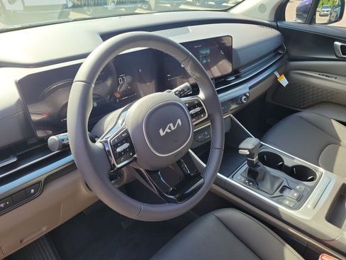 New 2026 Kia Carnival FWD image 22