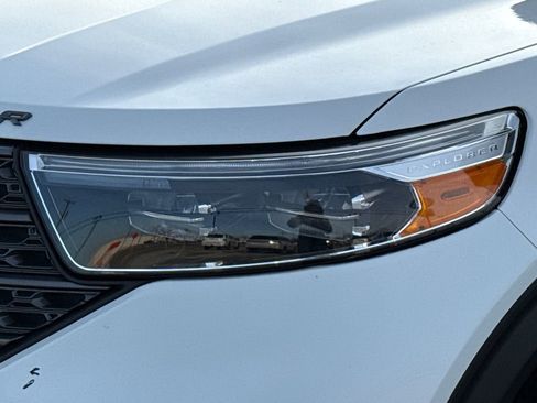 Used 2022 Ford Explorer XLT w/ Equipment Group 202A image 4