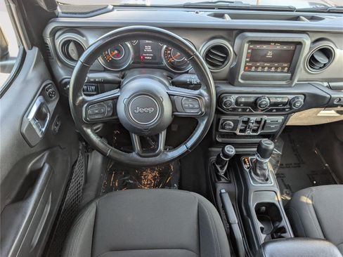 Used 2022 Jeep Gladiator Sport AWD/4WD image 18