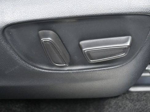 Certified 2025 Toyota Highlander Platinum image 38