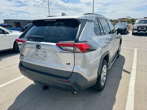 Used 2021 Toyota RAV4 LE FWD image 4