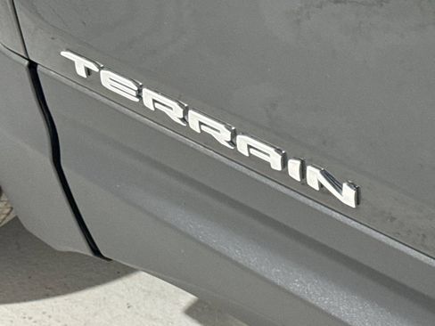 Used 2022 GMC Terrain SLT image 32