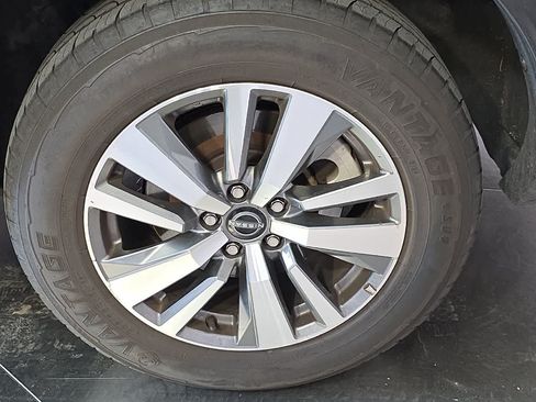 Used 2025 Nissan Pathfinder SL FWD image 12