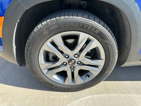 Used 2021 Kia Seltos S AWD/4WD image 2