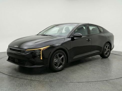 Used 2025 Kia K4 FWD image 3