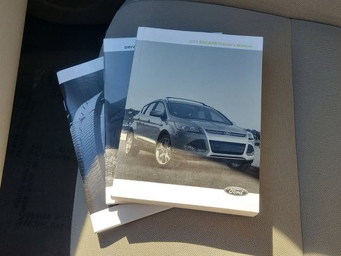 Used 2015 Ford Escape SE image 22