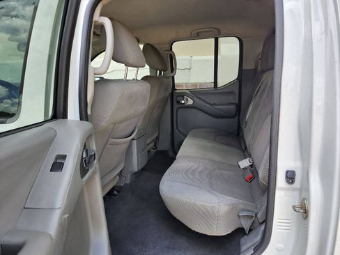 Used 2019 Nissan Frontier SV RWD image 6