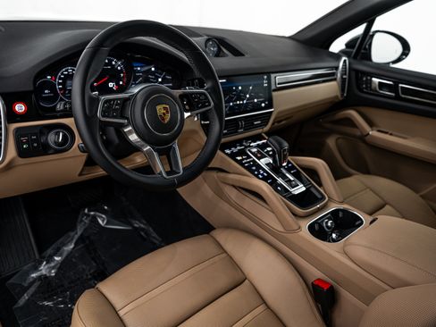 Certified 2023 Porsche Cayenne Platinum Edition AWD/4WD image 4
