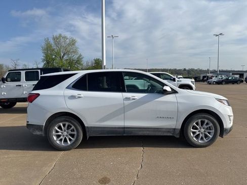 Used 2020 Chevrolet Equinox LT FWD image 2