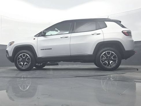 Used 2025 Jeep Compass Trailhawk AWD/4WD image 30