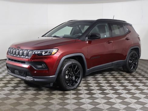 Used 2022 Jeep Compass Altitude w/ Sun and Sound Group image 8