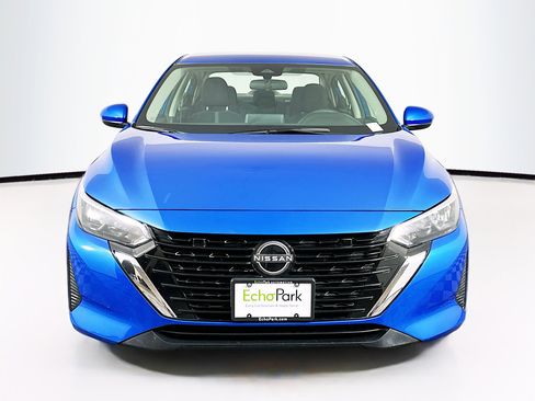 Used 2024 Nissan Sentra SV image 2