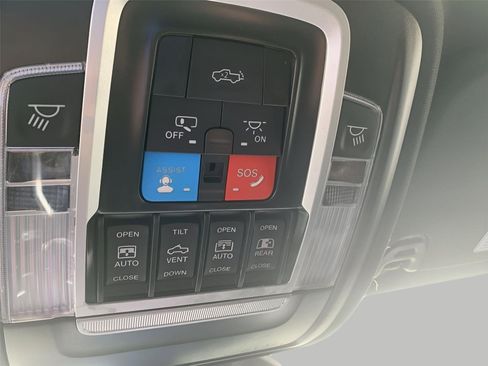 Used 2025 RAM 1500 Laramie w/ Advanced Safety Group II AWD/4WD image 12