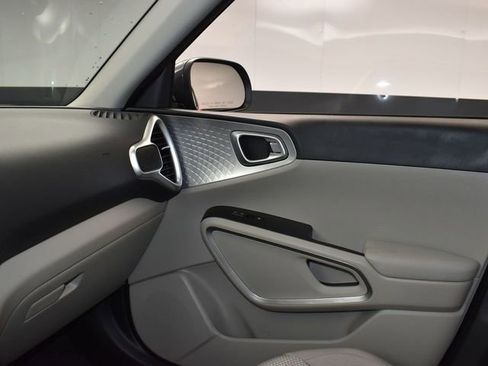 Certified 2025 Kia Soul LX FWD image 21