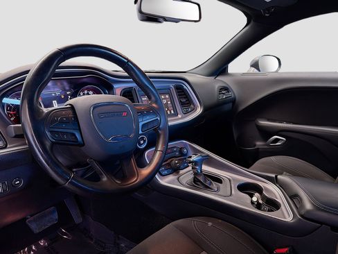 Used 2021 Dodge Challenger SXT image 7