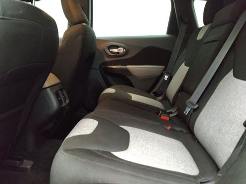 Used 2014 Jeep Cherokee Latitude AWD/4WD image 18
