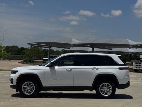 Used 2025 Jeep Grand Cherokee Laredo X w/ Luxury Tech Group I AWD/4WD image 3