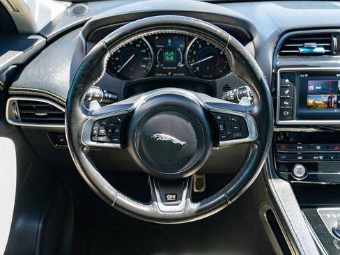Used 2018 Jaguar F-PACE R-Sport AWD/4WD image 18