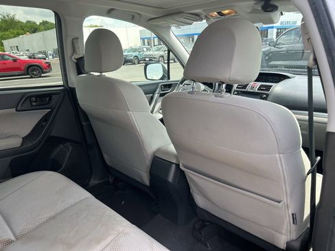 Used 2017 Subaru Forester 2.5i Premium AWD/4WD image 38
