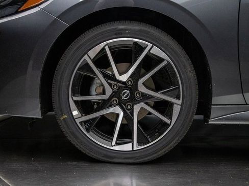 New 2025 Nissan Sentra SR image 8