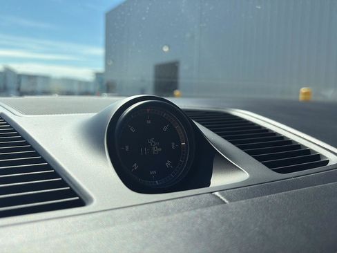 Used 2022 Porsche Cayenne image 30