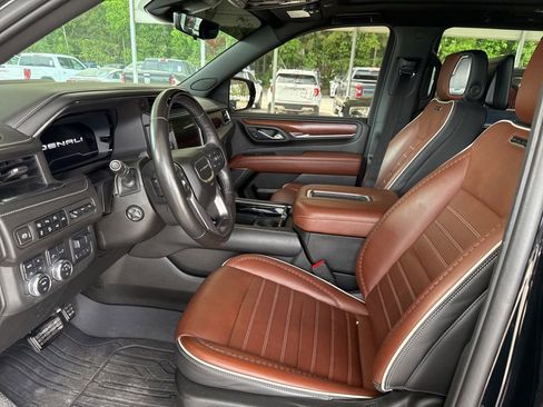 Used 2023 GMC Yukon Denali Ultimate AWD/4WD image 9