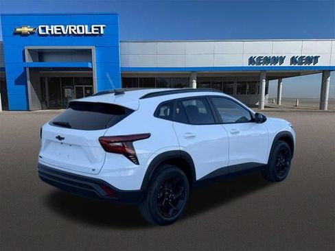 Used 2026 Chevrolet Trax LT w/ Midnight Edition FWD image 5