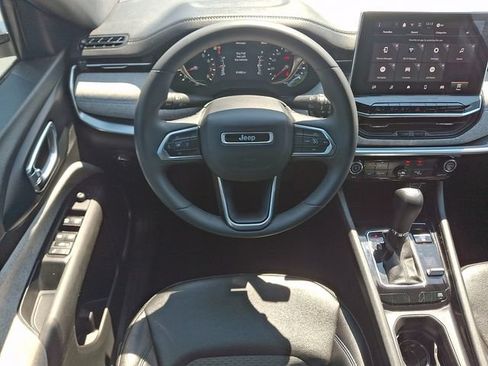 Used 2024 Jeep Compass Latitude AWD/4WD image 12