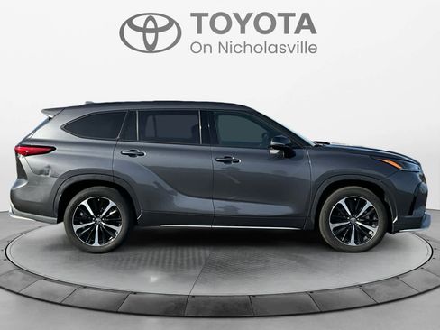 Used 2021 Toyota Highlander XSE image 7