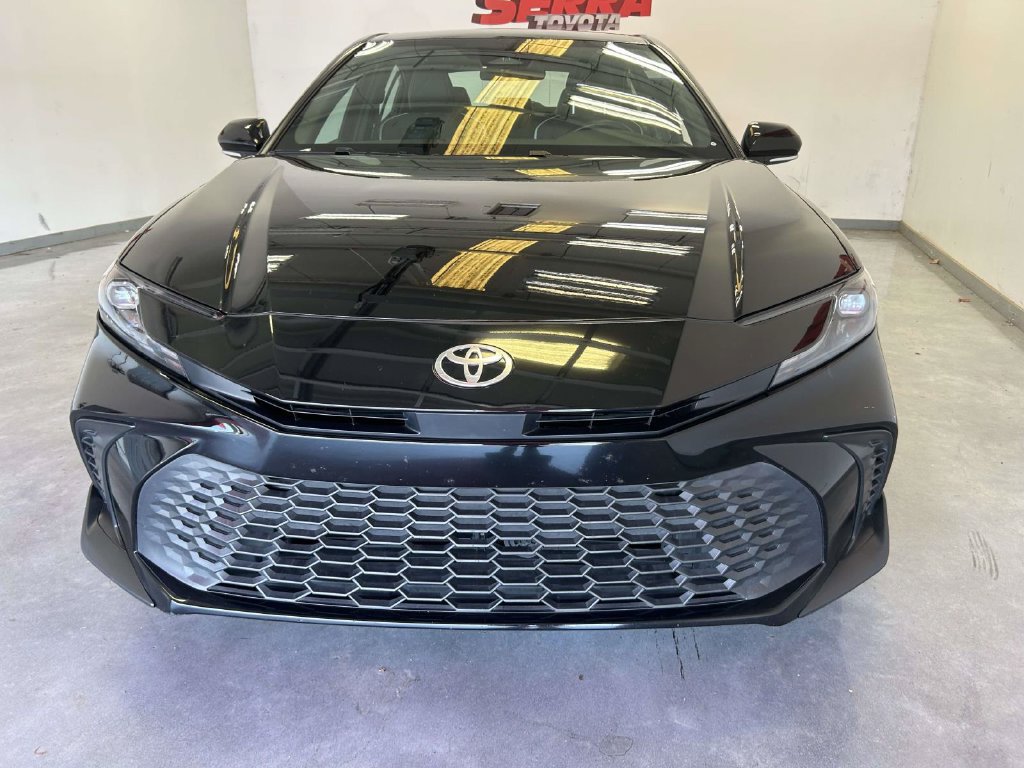 Used 2025 Toyota Camry SE FWD image 8