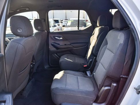 Used 2022 Chevrolet Traverse LT image 18