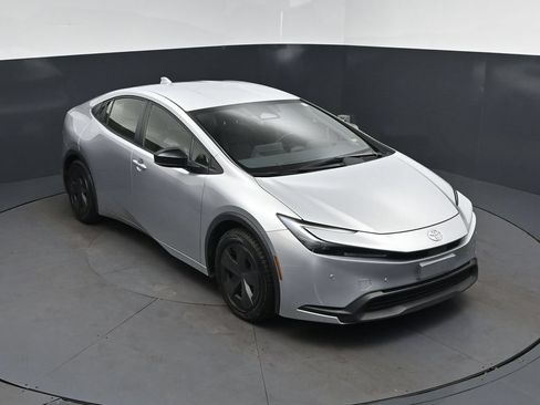 Used 2024 Toyota Prius LE FWD image 1