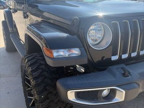 Used 2018 Jeep Wrangler Unlimited Sahara w/ Cold Weather Group AWD/4WD image 4