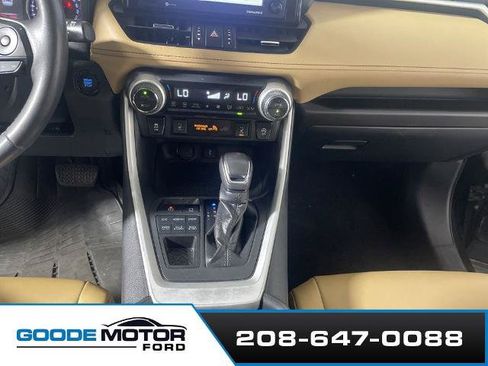 Used 2021 Toyota RAV4 XLE Premium AWD/4WD image 17