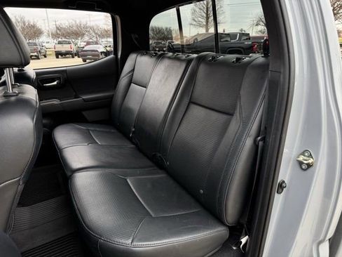 Used 2018 Toyota Tacoma TRD Sport image 29