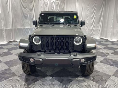 Used 2023 Jeep Gladiator Sport AWD/4WD image 6