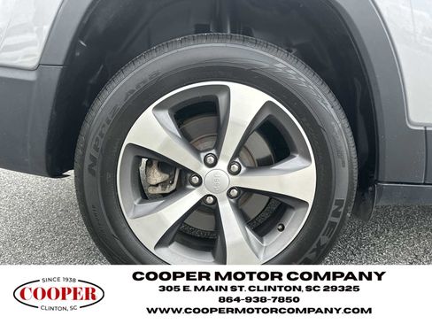 Used 2021 Jeep Cherokee Limited image 18