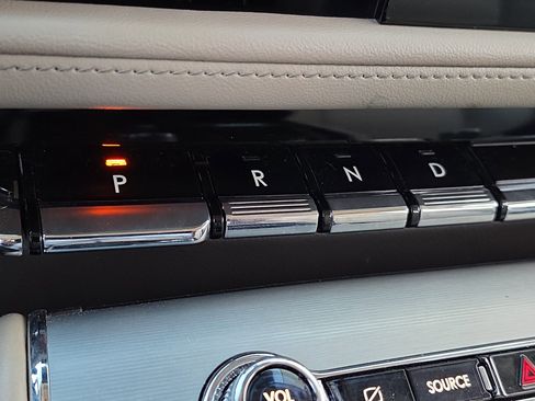 Used 2023 Lincoln Aviator Standard w/ Elements Package image 25