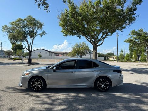 Used 2018 Toyota Camry SE FWD image 5