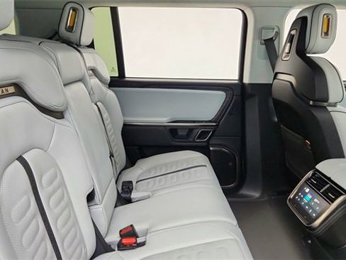 Used 2023 Rivian R1S Launch Edition image 25