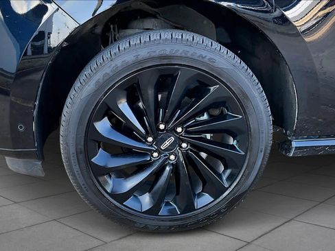 Used 2021 Lincoln Navigator Reserve image 10