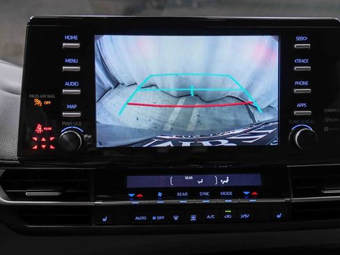 Used 2021 Toyota Sienna XLE FWD image 29